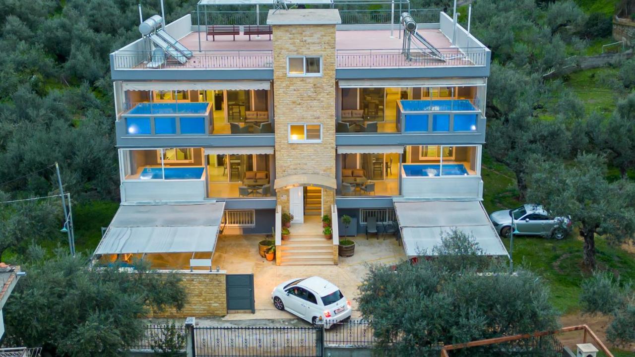 Grand Suites With Private Pools Kalamáta Kültér fotó