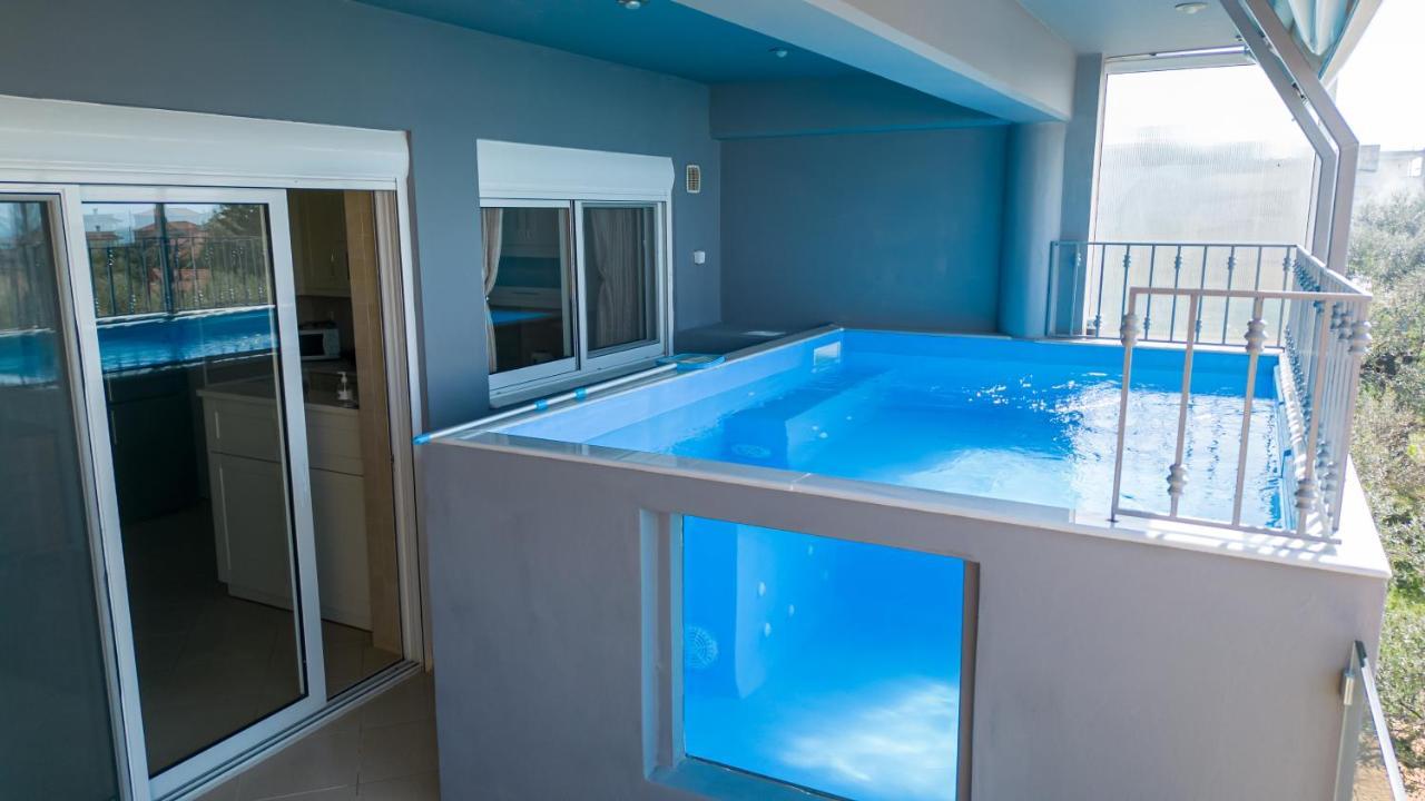 Grand Suites With Private Pools Kalamáta Kültér fotó