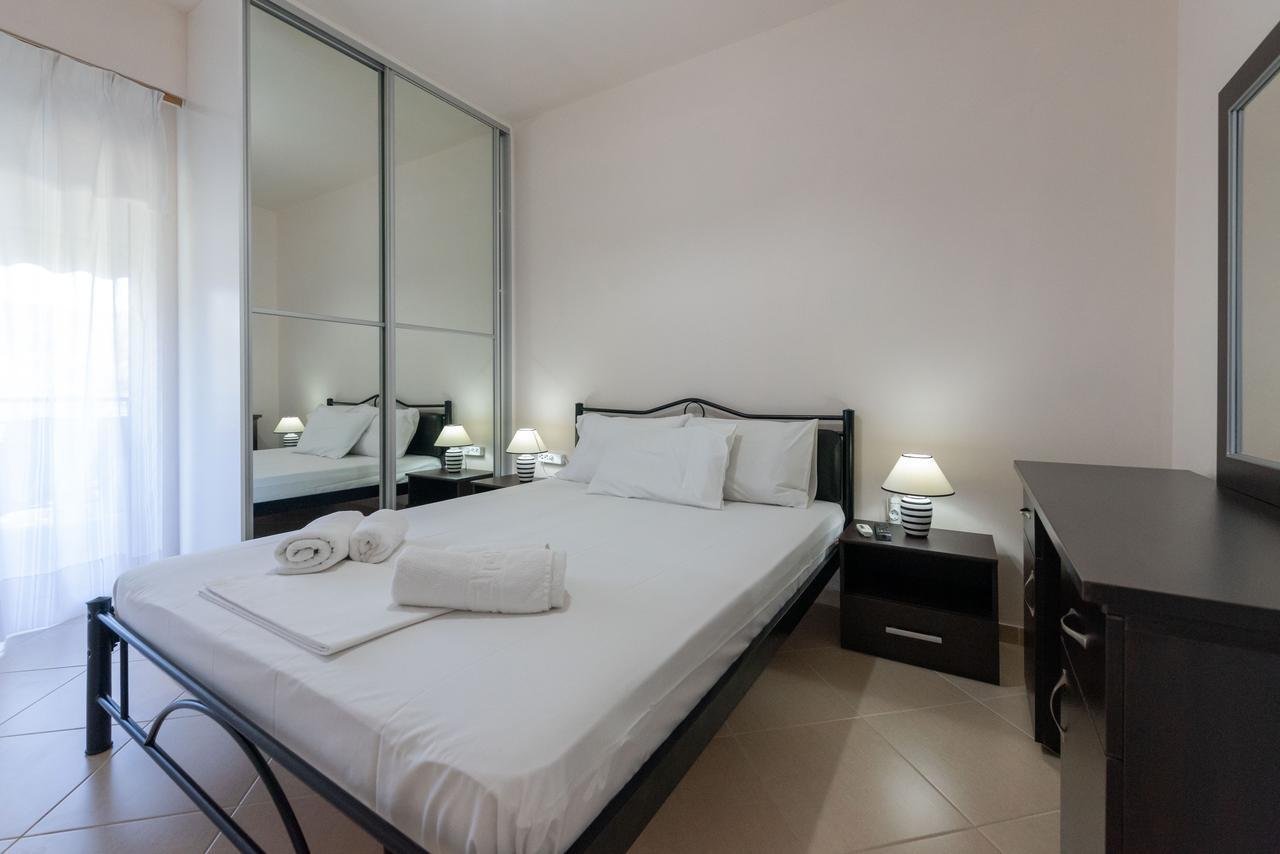 Grand Suites With Private Pools Kalamáta Kültér fotó