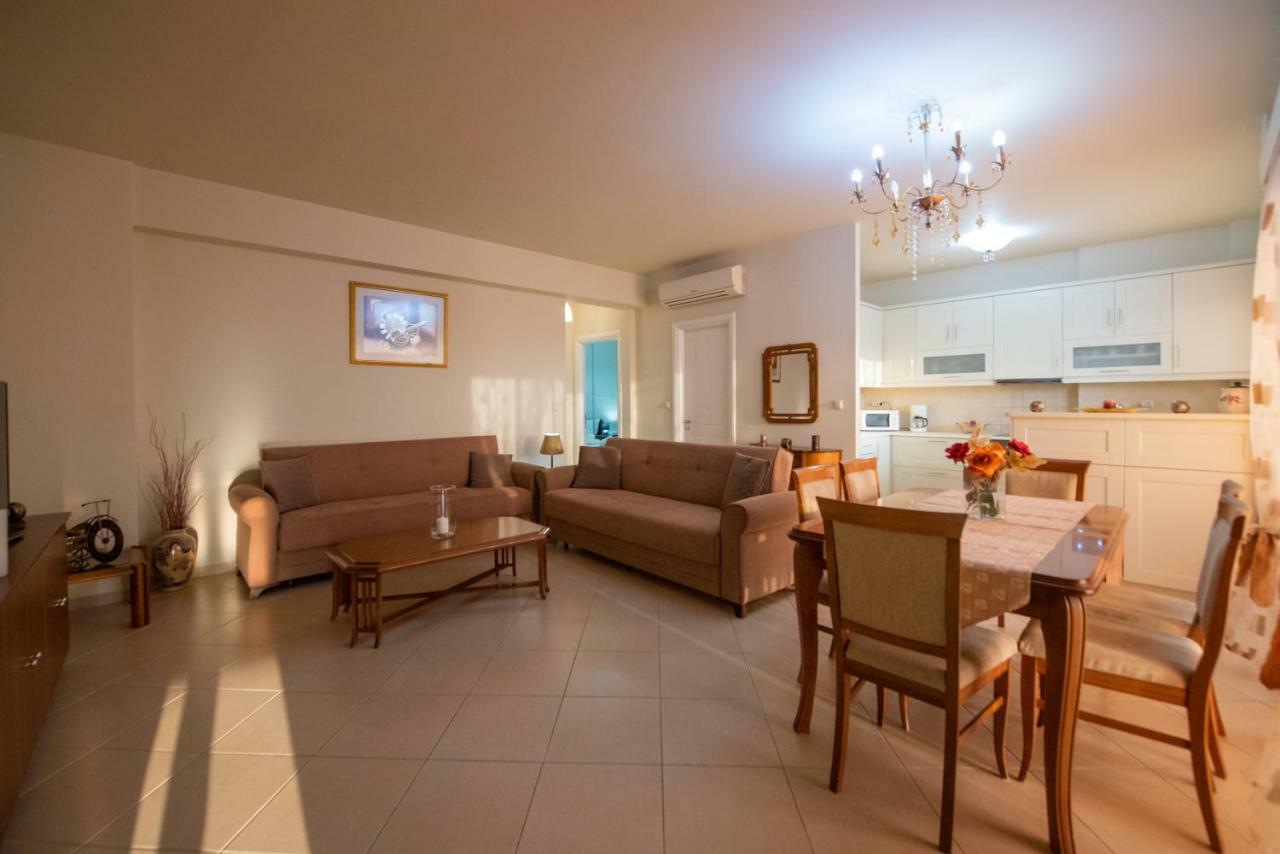 Grand Suites With Private Pools Kalamáta Kültér fotó