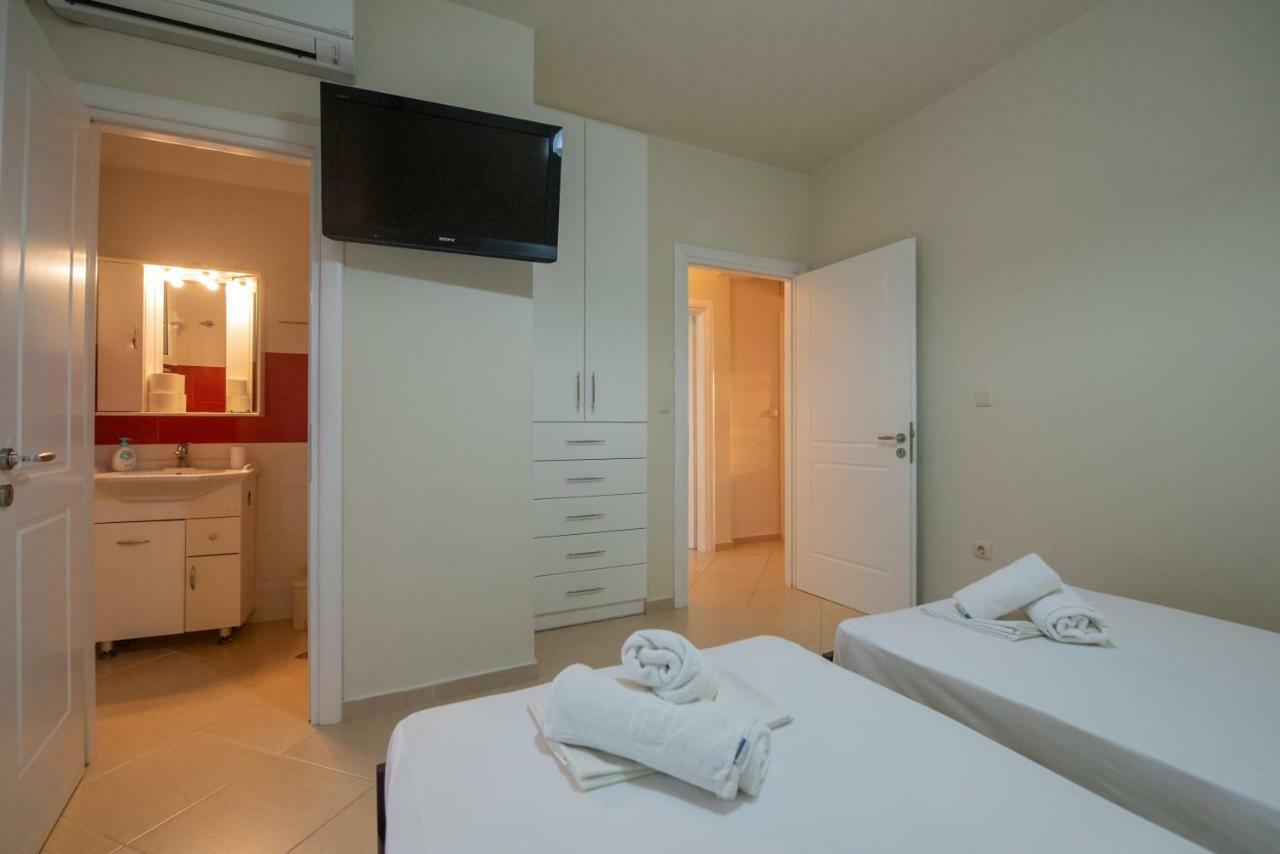 Grand Suites With Private Pools Kalamáta Kültér fotó