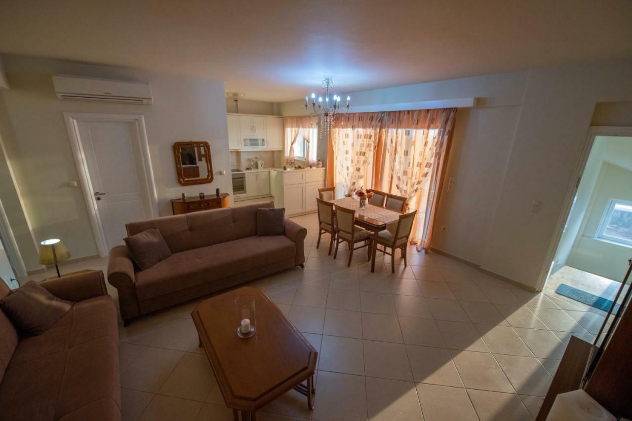 Grand Suites With Private Pools Kalamáta Kültér fotó